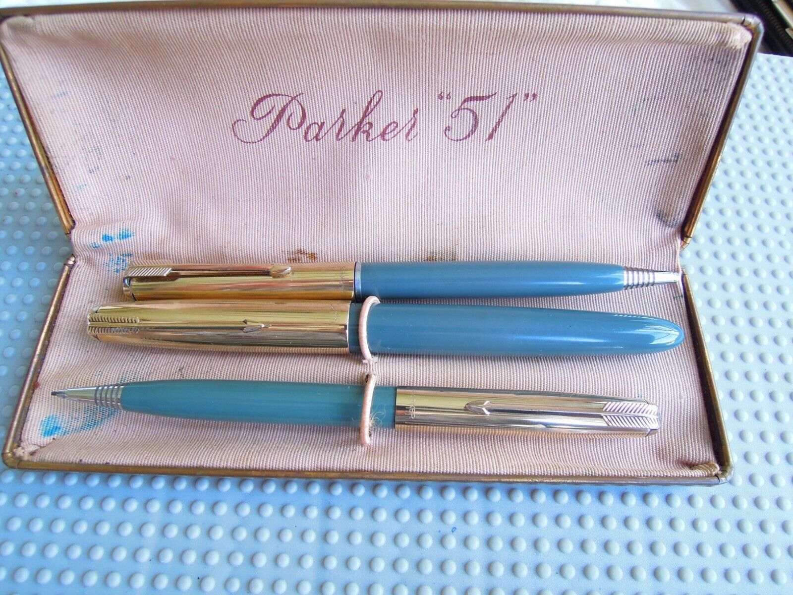 Beautiful Vintage Grey/ Green Gold Capped Parker 51 Fountain Pen + Mech. Pencils